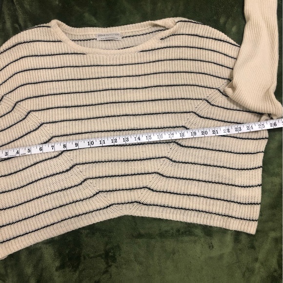 Urban Outfitters sweater - Picture 5 of 6